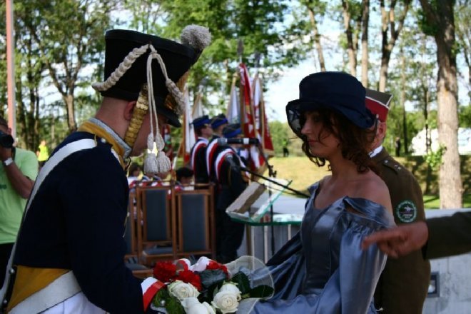 181 rocznica Bitwy pod Ostrołęką: Mauzoleum poległych w bitwie oficjalnie otwarte [26.V.2012] - zdjęcie #27 - eOstroleka.pl