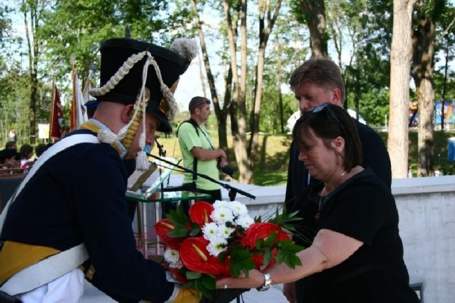 181 rocznica Bitwy pod Ostrołęką: Mauzoleum poległych w bitwie oficjalnie otwarte [26.V.2012] - zdjęcie #26 - eOstroleka.pl