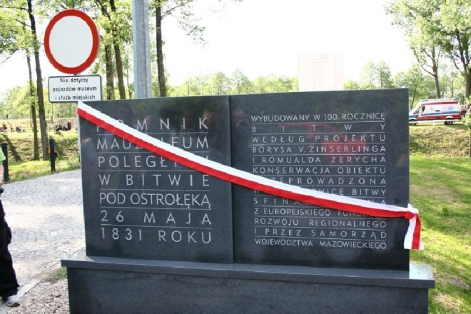 181 rocznica Bitwy pod Ostrołęką: Mauzoleum poległych w bitwie oficjalnie otwarte [26.V.2012] - zdjęcie #25 - eOstroleka.pl