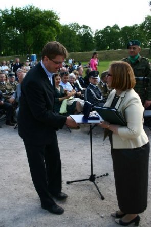 181 rocznica Bitwy pod Ostrołęką: Mauzoleum poległych w bitwie oficjalnie otwarte [26.V.2012] - zdjęcie #18 - eOstroleka.pl