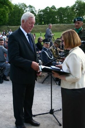 181 rocznica Bitwy pod Ostrołęką: Mauzoleum poległych w bitwie oficjalnie otwarte [26.V.2012] - zdjęcie #17 - eOstroleka.pl