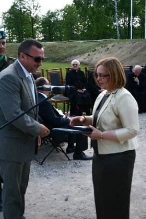 181 rocznica Bitwy pod Ostrołęką: Mauzoleum poległych w bitwie oficjalnie otwarte [26.V.2012] - zdjęcie #15 - eOstroleka.pl