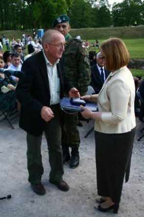 181 rocznica Bitwy pod Ostrołęką: Mauzoleum poległych w bitwie oficjalnie otwarte [26.V.2012] - zdjęcie #12 - eOstroleka.pl