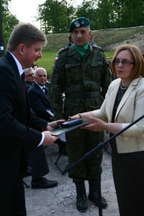 181 rocznica Bitwy pod Ostrołęką: Mauzoleum poległych w bitwie oficjalnie otwarte [26.V.2012] - zdjęcie #10 - eOstroleka.pl