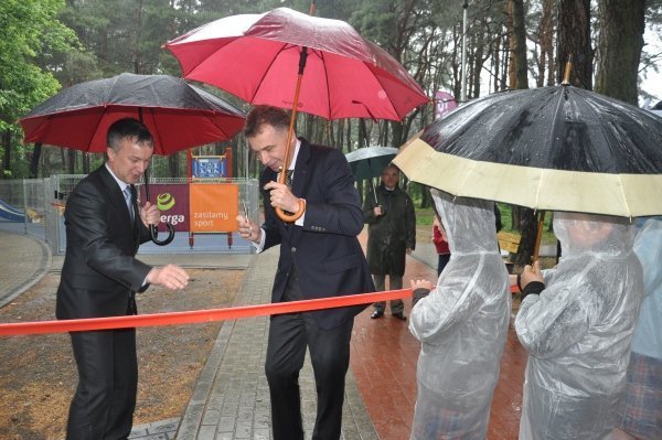 Park przy ulicy Bursztynowej oficjalnie otwarty [1.VI.2012] - zdjęcie #6 - eOstroleka.pl