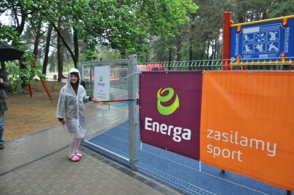 Park przy ulicy Bursztynowej oficjalnie otwarty [1.VI.2012] - zdjęcie #9 - eOstroleka.pl