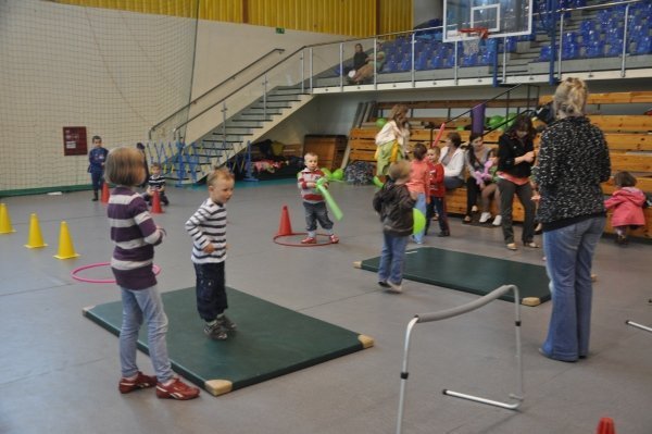 Park przy ulicy Bursztynowej oficjalnie otwarty [1.VI.2012] - zdjęcie #16 - eOstroleka.pl