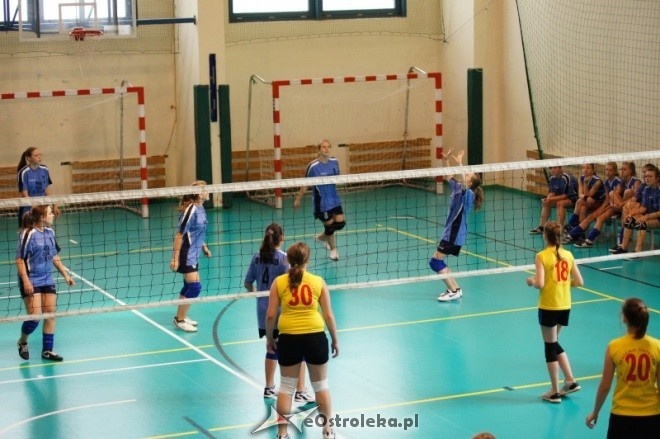 Powiatowy Turniej Siatkówki Młodziczek [03.06.2012] - zdjęcie #50 - eOstroleka.pl