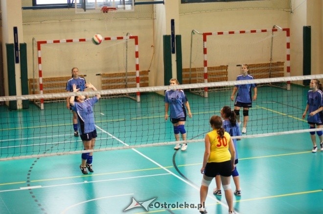 Powiatowy Turniej Siatkówki Młodziczek [03.06.2012] - zdjęcie #49 - eOstroleka.pl