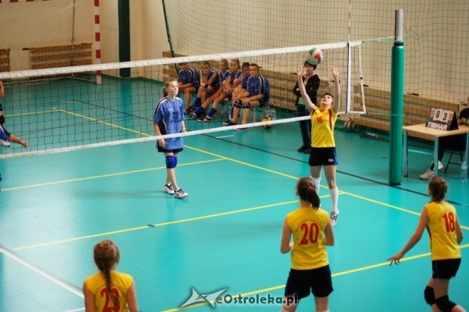 Powiatowy Turniej Siatkówki Młodziczek [03.06.2012] - zdjęcie #47 - eOstroleka.pl