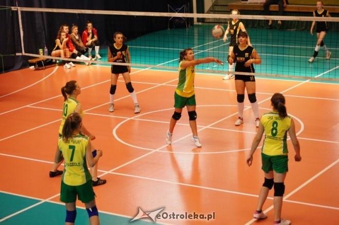 Powiatowy Turniej Siatkówki Młodziczek [03.06.2012] - zdjęcie #43 - eOstroleka.pl