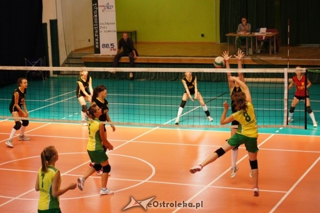 Powiatowy Turniej Siatkówki Młodziczek [03.06.2012] - zdjęcie #42 - eOstroleka.pl
