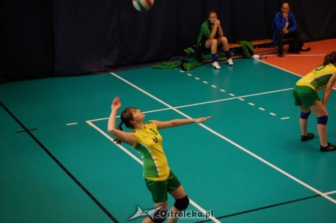 Powiatowy Turniej Siatkówki Młodziczek [03.06.2012] - zdjęcie #39 - eOstroleka.pl