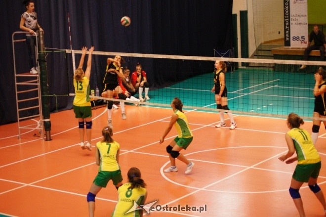 Powiatowy Turniej Siatkówki Młodziczek [03.06.2012] - zdjęcie #38 - eOstroleka.pl