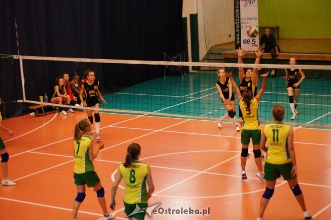 Powiatowy Turniej Siatkówki Młodziczek [03.06.2012] - zdjęcie #35 - eOstroleka.pl