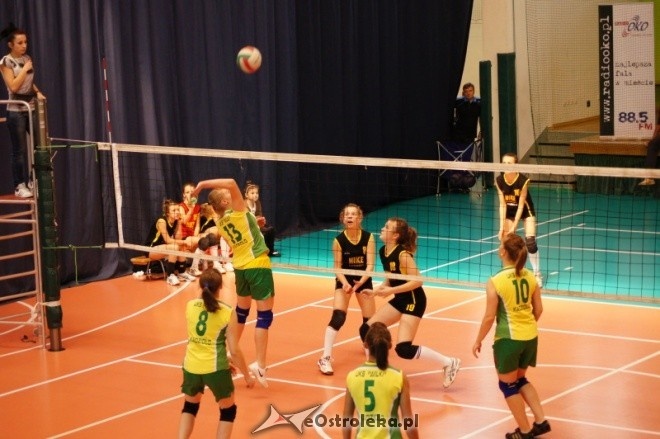 Powiatowy Turniej Siatkówki Młodziczek [03.06.2012] - zdjęcie #28 - eOstroleka.pl