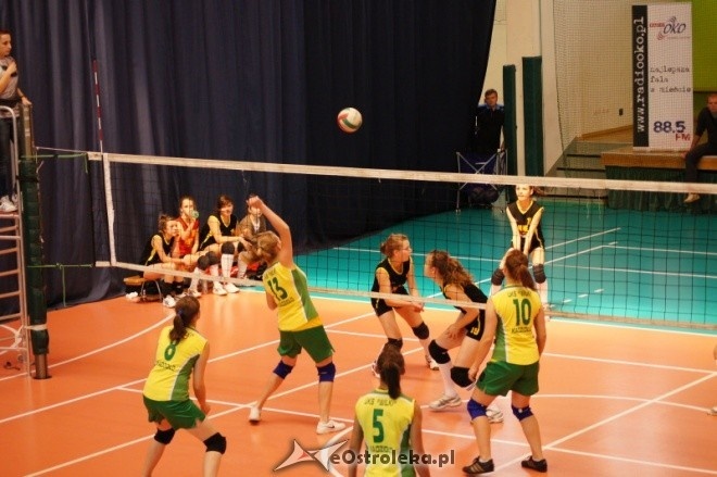 Powiatowy Turniej Siatkówki Młodziczek [03.06.2012] - zdjęcie #27 - eOstroleka.pl