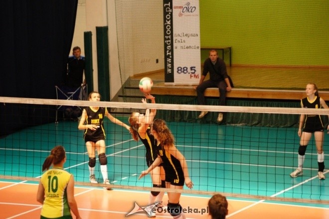 Powiatowy Turniej Siatkówki Młodziczek [03.06.2012] - zdjęcie #25 - eOstroleka.pl