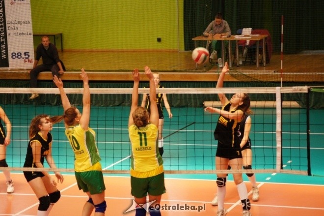Powiatowy Turniej Siatkówki Młodziczek [03.06.2012] - zdjęcie #23 - eOstroleka.pl