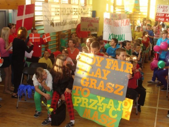 Kibicujemy Fair Play - Festyn w Zespole Szkoł nr 4 w Ostrołęce [5 VI 2012] - zdjęcie #13 - eOstroleka.pl