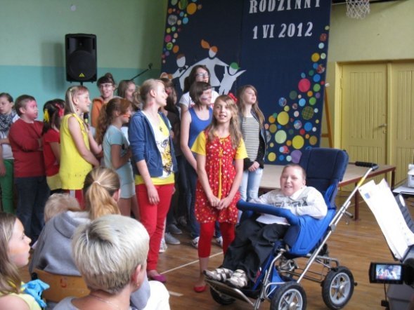 Kibicujemy Fair Play - Festyn w Zespole Szkoł nr 4 w Ostrołęce [5 VI 2012] - zdjęcie #18 - eOstroleka.pl