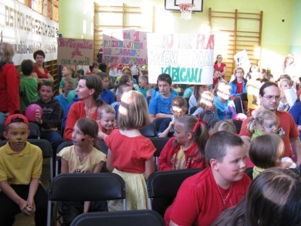 Kibicujemy Fair Play - Festyn w Zespole Szkoł nr 4 w Ostrołęce [5 VI 2012] - zdjęcie #32 - eOstroleka.pl
