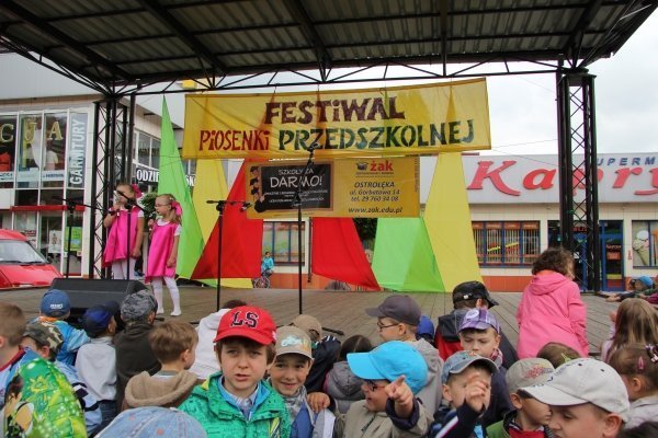 Festiwal Piosenki Przedszkolnej w Ostrołęce [6.VI.2012] - zdjęcie #5 - eOstroleka.pl