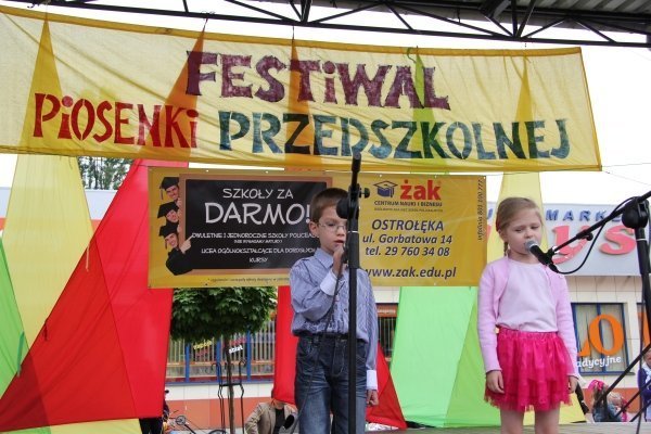 Festiwal Piosenki Przedszkolnej w Ostrołęce [6.VI.2012] - zdjęcie #10 - eOstroleka.pl