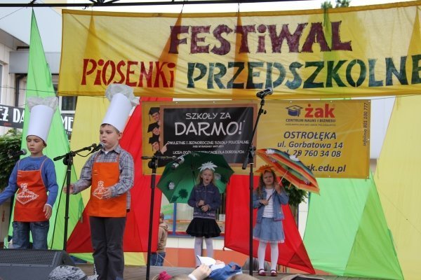 Festiwal Piosenki Przedszkolnej w Ostrołęce [6.VI.2012] - zdjęcie #18 - eOstroleka.pl