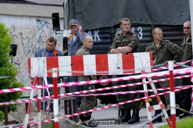 Niewybuch na ul. Hallera [06.06.2012] - zdjęcie #1 - eOstroleka.pl