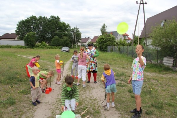 Ulica Padlewskiego: Dzieci będą bawić się w Świetlicobusie, dorośli odremontują klatki [6.VI.2012] - zdjęcie #19 - eOstroleka.pl