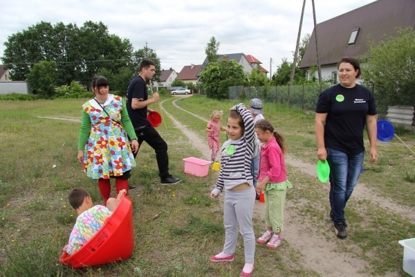 Ulica Padlewskiego: Dzieci będą bawić się w Świetlicobusie, dorośli odremontują klatki [6.VI.2012] - zdjęcie #24 - eOstroleka.pl
