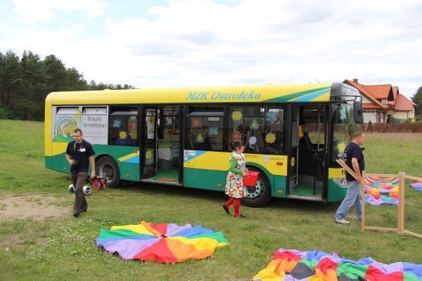 Ulica Padlewskiego: Dzieci będą bawić się w Świetlicobusie, dorośli odremontują klatki [6.VI.2012] - zdjęcie #25 - eOstroleka.pl