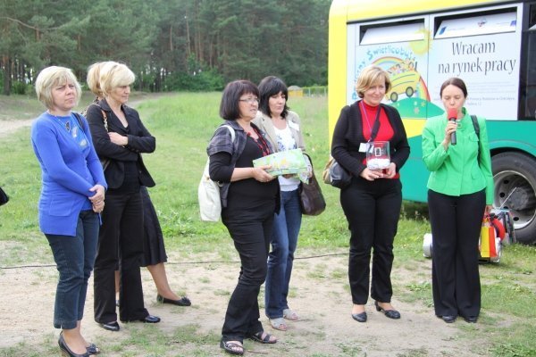 Ulica Padlewskiego: Dzieci będą bawić się w Świetlicobusie, dorośli odremontują klatki [6.VI.2012] - zdjęcie #29 - eOstroleka.pl