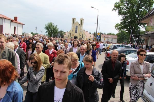Procesja Bożego Ciała w Ostrołęce [7.VI.2012] - zdjęcie #32 - eOstroleka.pl