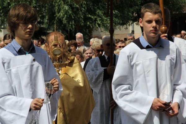 Procesja Bożego Ciała w Ostrołęce [7.VI.2012] - zdjęcie #28 - eOstroleka.pl