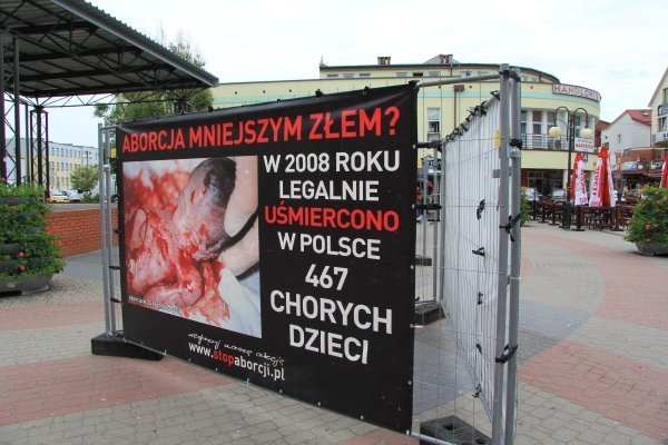 Szokująca wystawa Wybierz życie w Ostrołęce [8 VI 2012] - zdjęcie #4 - eOstroleka.pl