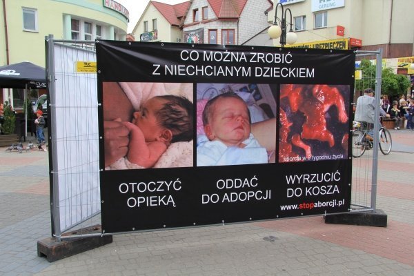 Szokująca wystawa Wybierz życie w Ostrołęce [8 VI 2012] - zdjęcie #10 - eOstroleka.pl