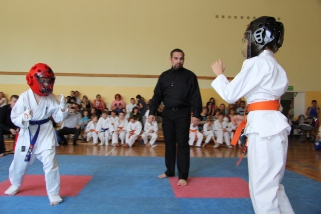 SP 6: Turniej Karate Kyokushin z okazji dnia dziecka [10.VI.2012] - zdjęcie #2 - eOstroleka.pl