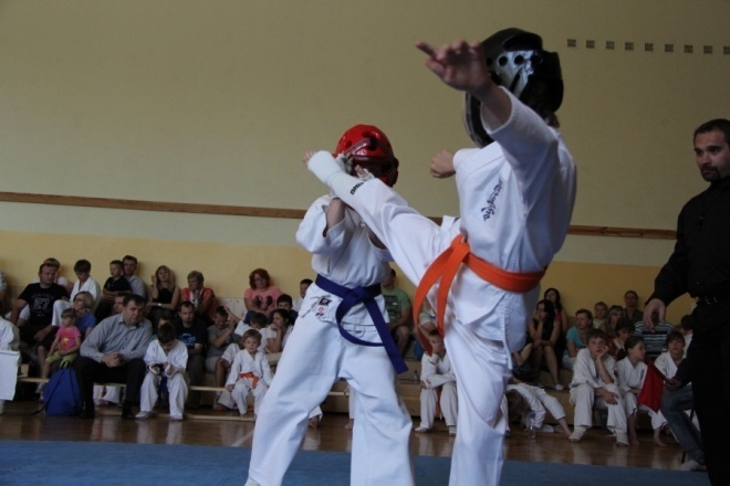 SP 6: Turniej Karate Kyokushin z okazji dnia dziecka [10.VI.2012] - zdjęcie #3 - eOstroleka.pl