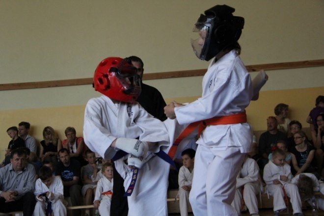 SP 6: Turniej Karate Kyokushin z okazji dnia dziecka [10.VI.2012] - zdjęcie #5 - eOstroleka.pl