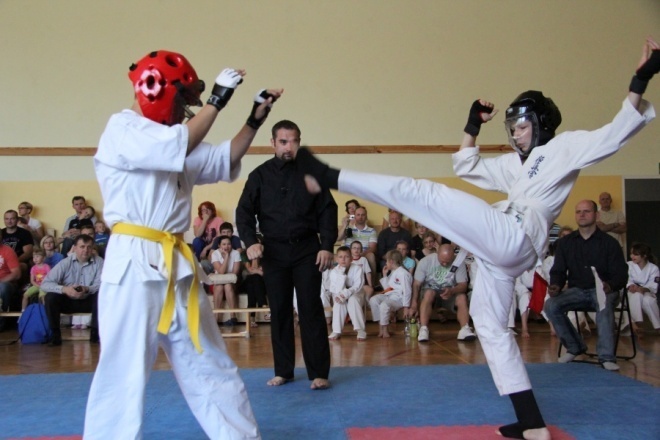 SP 6: Turniej Karate Kyokushin z okazji dnia dziecka [10.VI.2012] - zdjęcie #8 - eOstroleka.pl