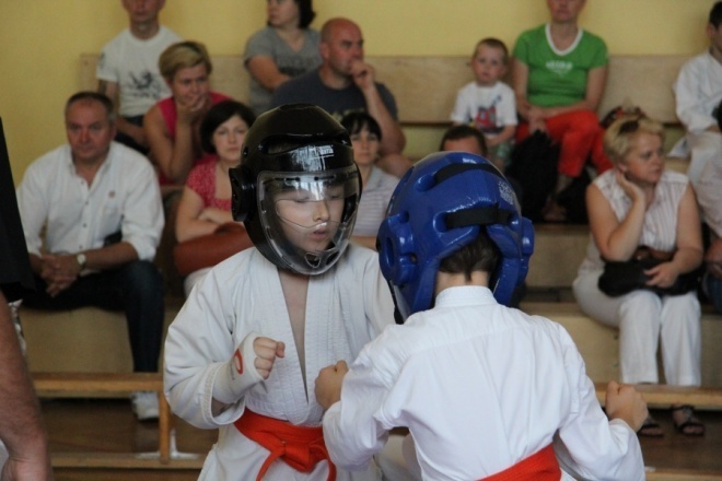 SP 6: Turniej Karate Kyokushin z okazji dnia dziecka [10.VI.2012] - zdjęcie #15 - eOstroleka.pl