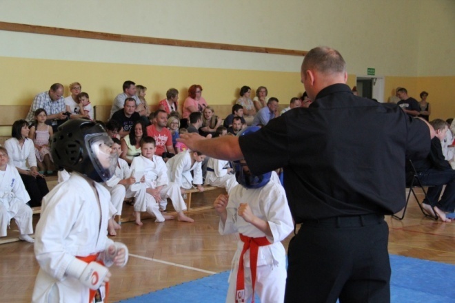 SP 6: Turniej Karate Kyokushin z okazji dnia dziecka [10.VI.2012] - zdjęcie #16 - eOstroleka.pl