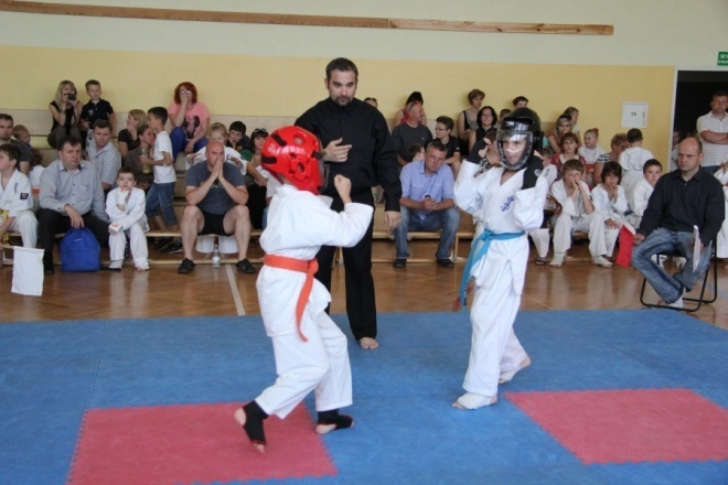 SP 6: Turniej Karate Kyokushin z okazji dnia dziecka [10.VI.2012] - zdjęcie #22 - eOstroleka.pl