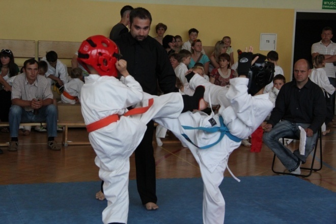 SP 6: Turniej Karate Kyokushin z okazji dnia dziecka [10.VI.2012] - zdjęcie #23 - eOstroleka.pl