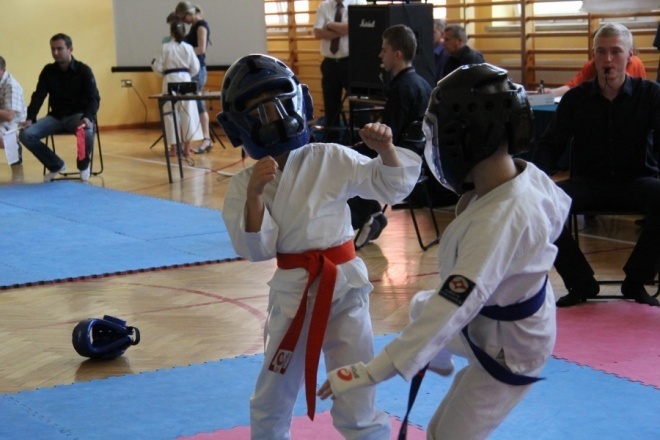 SP 6: Turniej Karate Kyokushin z okazji dnia dziecka [10.VI.2012] - zdjęcie #6 - eOstroleka.pl