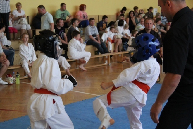 SP 6: Turniej Karate Kyokushin z okazji dnia dziecka [10.VI.2012] - zdjęcie #5 - eOstroleka.pl