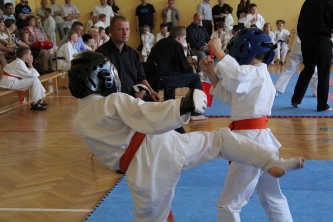 SP 6: Turniej Karate Kyokushin z okazji dnia dziecka [10.VI.2012] - zdjęcie #4 - eOstroleka.pl