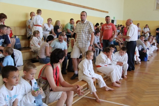 SP 6: Turniej Karate Kyokushin z okazji dnia dziecka [10.VI.2012] - zdjęcie #32 - eOstroleka.pl